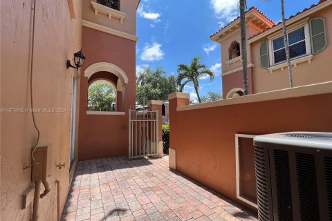 Condo in Dania Beach, Florida, 3 bedrooms  № 1396989 - photo 4