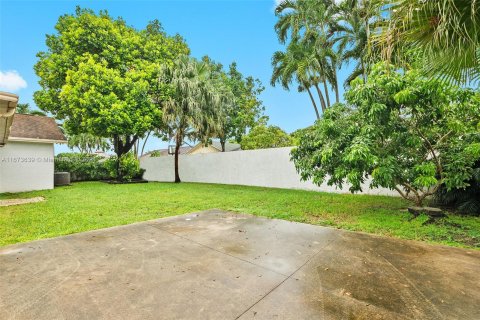 House in Miami, Florida 4 bedrooms, 156.08 sq.m. № 1396929 - photo 24