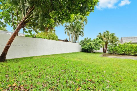 House in Miami, Florida 4 bedrooms, 156.08 sq.m. № 1396929 - photo 26