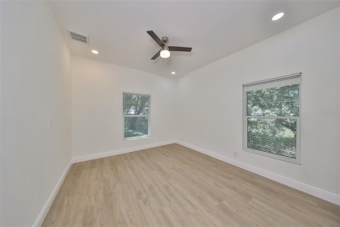 House in Tampa, Florida 3 bedrooms, 133.97 sq.m. № 1403441 - photo 15