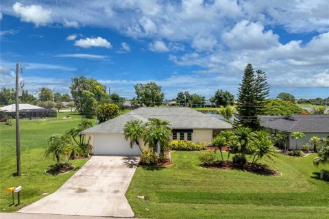 House in Punta Gorda, Florida 3 bedrooms, 172.05 sq.m. № 1254785 - photo 2