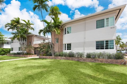 Condominio en venta en Miami Beach, Florida, 1 dormitorio, 68.75 m2 № 1074292 - foto 2