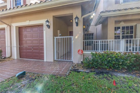 Townhouse in Davie, Florida 3 bedrooms, 179.21 sq.m. № 1220496 - photo 2