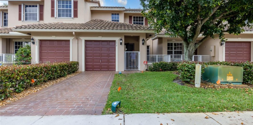 Townhouse in Davie, Florida 3 bedrooms, 179.21 sq.m. № 1220496