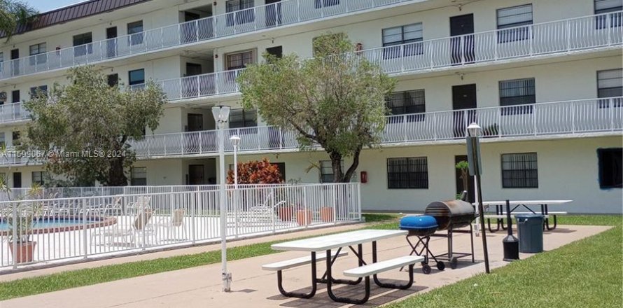 Condominio en Dania Beach, Florida, 1 dormitorio  № 1220494