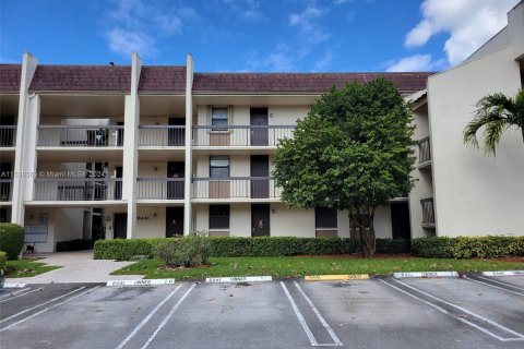 Купить кондоминиум в Корал-Спрингс, Флорида 2 спальни, 99.22м2, № 1035220 - фото 1