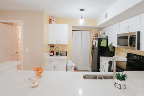 Condo in Coconut Creek, Florida, 2 bedrooms  № 1100414 - photo 9