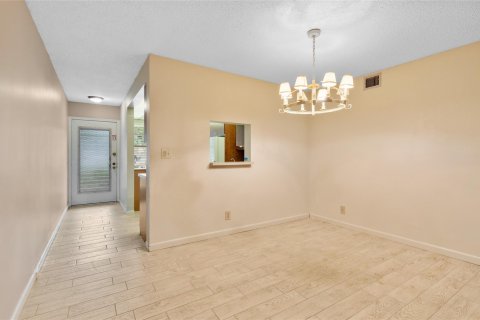 Condo in Coconut Creek, Florida, 2 bedrooms  № 1100434 - photo 7