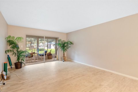 Condo in Coconut Creek, Florida, 2 bedrooms  № 1100434 - photo 9