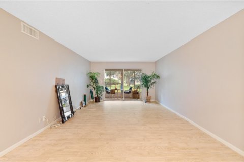 Condo in Coconut Creek, Florida, 2 bedrooms  № 1100434 - photo 10