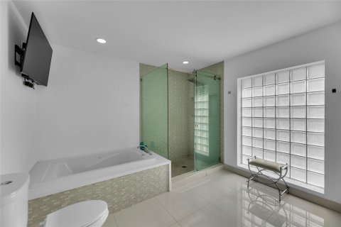 Casa en venta en Fort Lauderdale, Florida, 4 dormitorios, 264.31 m2 № 1100415 - foto 15