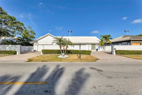 Villa ou maison à vendre à Fort Lauderdale, Floride: 4 chambres, 264.31 m2 № 1100415 - photo 4