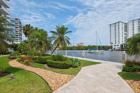 Condominio en venta en Fort Lauderdale, Florida, 1 dormitorio, 85.75 m2 № 1100413 - foto 2