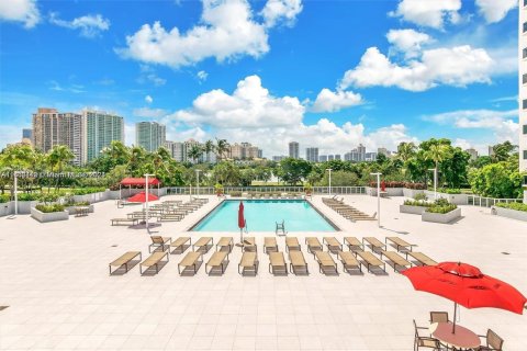 Condo in Aventura, Florida, 2 bedrooms  № 1345741 - photo 24