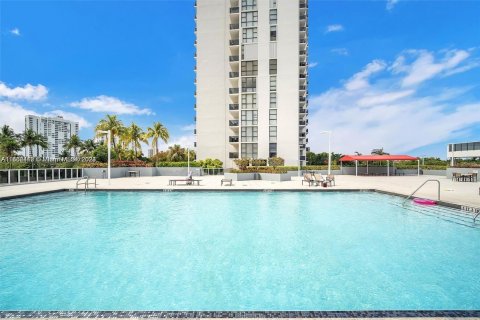 Condo in Aventura, Florida, 2 bedrooms  № 1345741 - photo 26