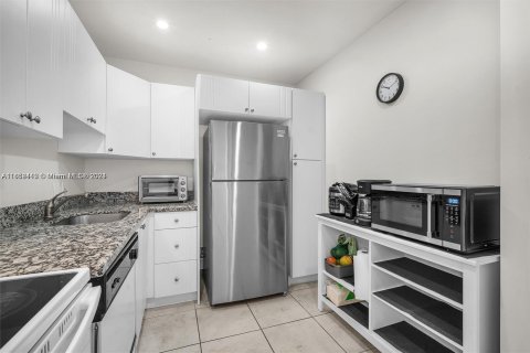 Condo in Aventura, Florida, 2 bedrooms  № 1345741 - photo 7