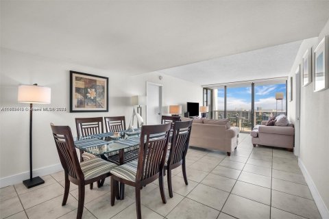 Condo in Aventura, Florida, 2 bedrooms  № 1345741 - photo 10