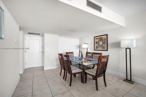 Copropriété à louer à Aventura, Floride: 2 chambres, 90.3 m2 № 1345741 - photo 12