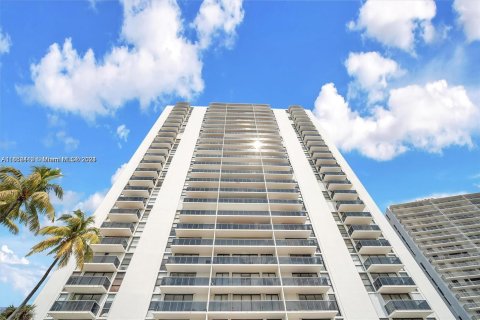 Condominio en alquiler en Aventura, Florida, 2 dormitorios, 90.3 m2 № 1345741 - foto 1