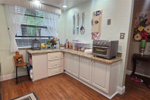 Condo in Pembroke Pines, Florida, 1 bedroom  № 1345790 - photo 3