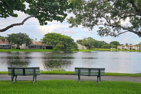 Condo in Pembroke Pines, Florida, 1 bedroom  № 1345790 - photo 14