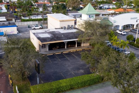 Commercial property in Miami, Florida № 1019330 - photo 2