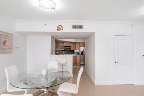 Condo in Sunny Isles Beach, Florida, 2 bedrooms  № 1331547 - photo 16