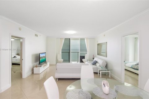 Condo in Sunny Isles Beach, Florida, 2 bedrooms  № 1331547 - photo 13