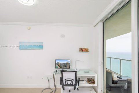 Condo in Sunny Isles Beach, Florida, 2 bedrooms  № 1331547 - photo 27