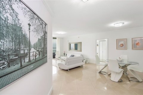 Condo in Sunny Isles Beach, Florida, 2 bedrooms  № 1331547 - photo 11