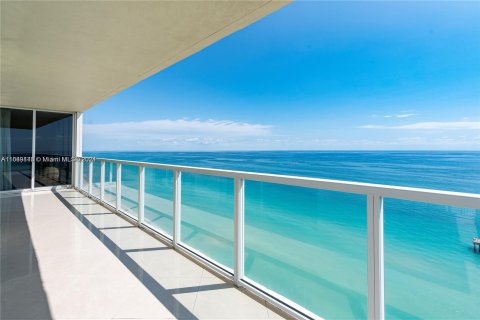 Condo in Sunny Isles Beach, Florida, 2 bedrooms  № 1331547 - photo 8