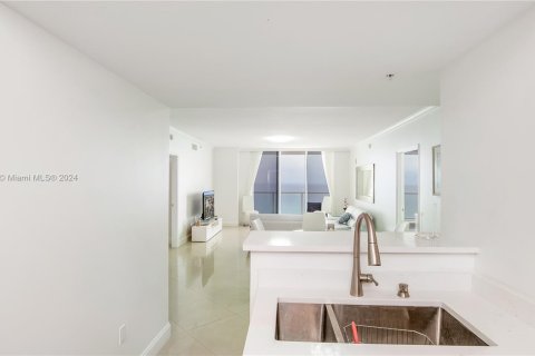 Condo in Sunny Isles Beach, Florida, 2 bedrooms  № 1331547 - photo 19