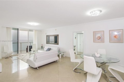 Condo in Sunny Isles Beach, Florida, 2 bedrooms  № 1331547 - photo 12