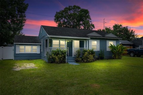 House in Tampa, Florida 3 bedrooms, 101.08 sq.m. № 1338882 - photo 2