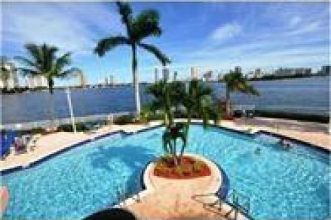 Condominio en venta en Aventura, Florida, 3 dormitorios, 197.88 m2 № 1021960 - foto 19