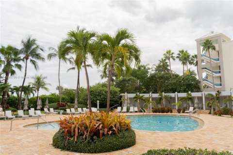 Condo in Miami Beach, Florida, 3 bedrooms  № 1331225 - photo 25