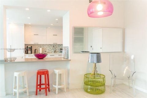 Condo in Miami Beach, Florida, 3 bedrooms  № 1331225 - photo 2