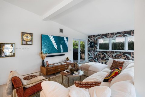 Casa en venta en Miami Beach, Florida, 3 dormitorios № 1331307 - foto 4