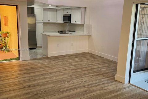 Copropriété à vendre à Miami, Floride: 2 chambres, 112.88 m2 № 1098624 - photo 24