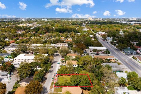 Propiedad comercial en venta en Miami, Florida № 1098166 - foto 1