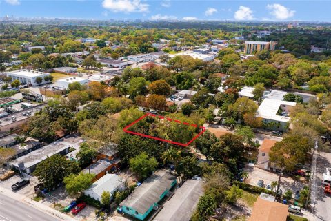 Propiedad comercial en venta en Miami, Florida № 1098166 - foto 3