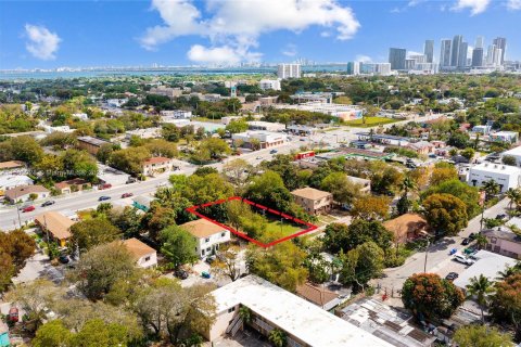 Propiedad comercial en venta en Miami, Florida № 1098166 - foto 5