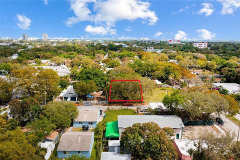 Propiedad comercial en venta en Miami, Florida № 1098167 - foto 3