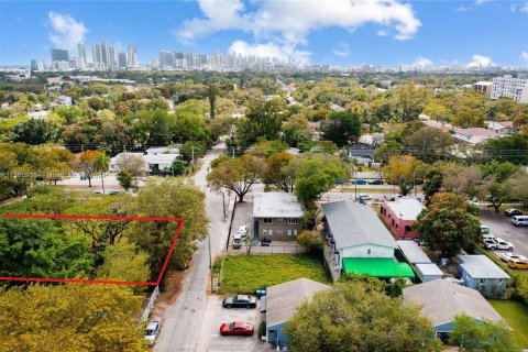 Propiedad comercial en venta en Miami, Florida № 1098167 - foto 1