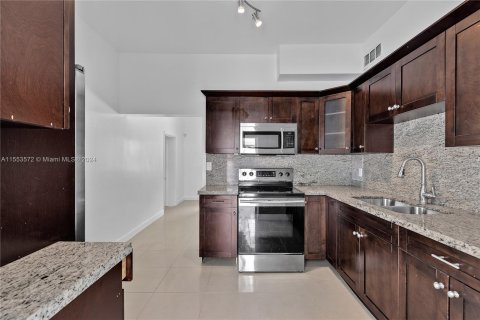 Casa en venta en Opa-locka, Florida, 4 dormitorios, 95.88 m2 № 1074356 - foto 18