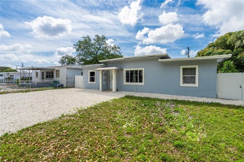 House in Opa-locka, Florida 4 bedrooms, 95.88 sq.m. № 1074356 - photo 6