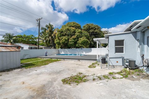 Casa en venta en Opa-locka, Florida, 4 dormitorios, 95.88 m2 № 1074356 - foto 12