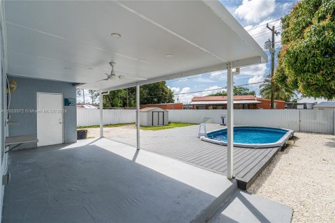 Villa ou maison à vendre à Opa-locka, Floride: 4 chambres, 95.88 m2 № 1074356 - photo 8
