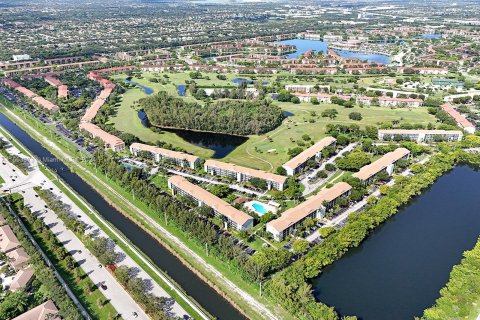 Copropriété à vendre à Pembroke Pines, Floride: 2 chambres, 125.51 m2 № 1074354 - photo 25