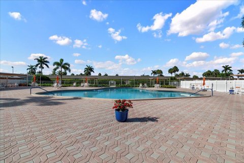 Villa ou maison à vendre à West Palm Beach, Floride: 2 chambres, 77.02 m2 № 1163015 - photo 3